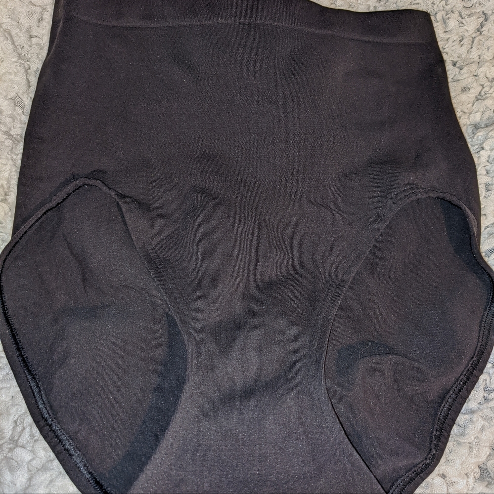 ❤️3/$20 - Black shapewear tummy control brief size 2XL. 1